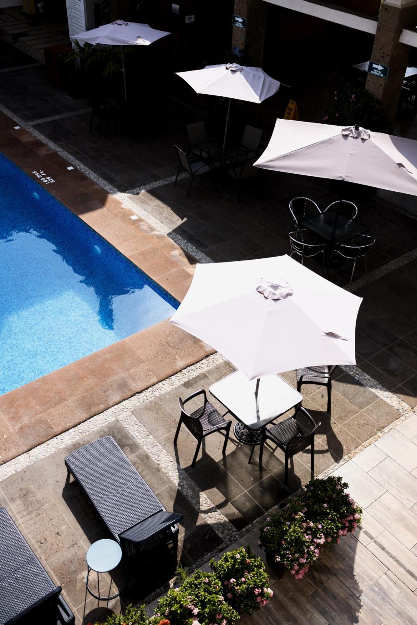 Hotel Tres Soles 马德罗城 外观 照片